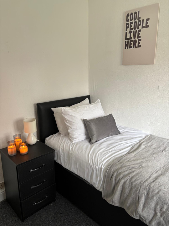 Room 1 at Town Centre, West Bromwich