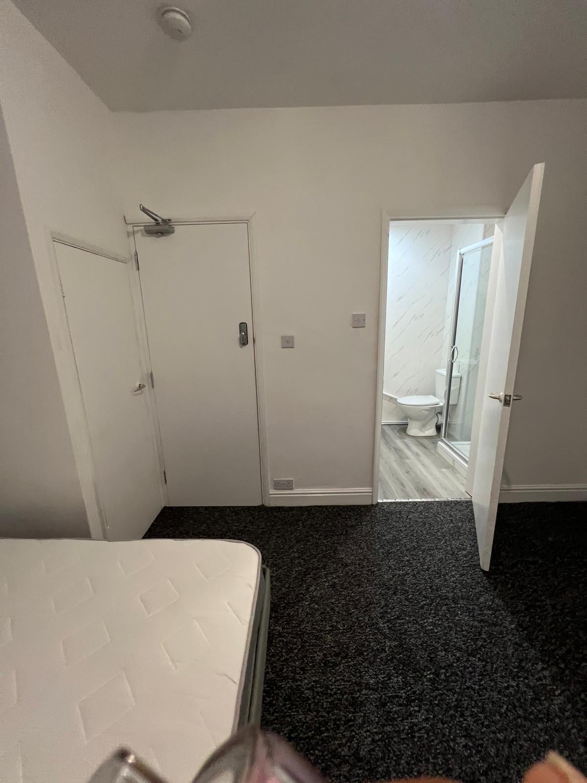 Room 2 picture 2