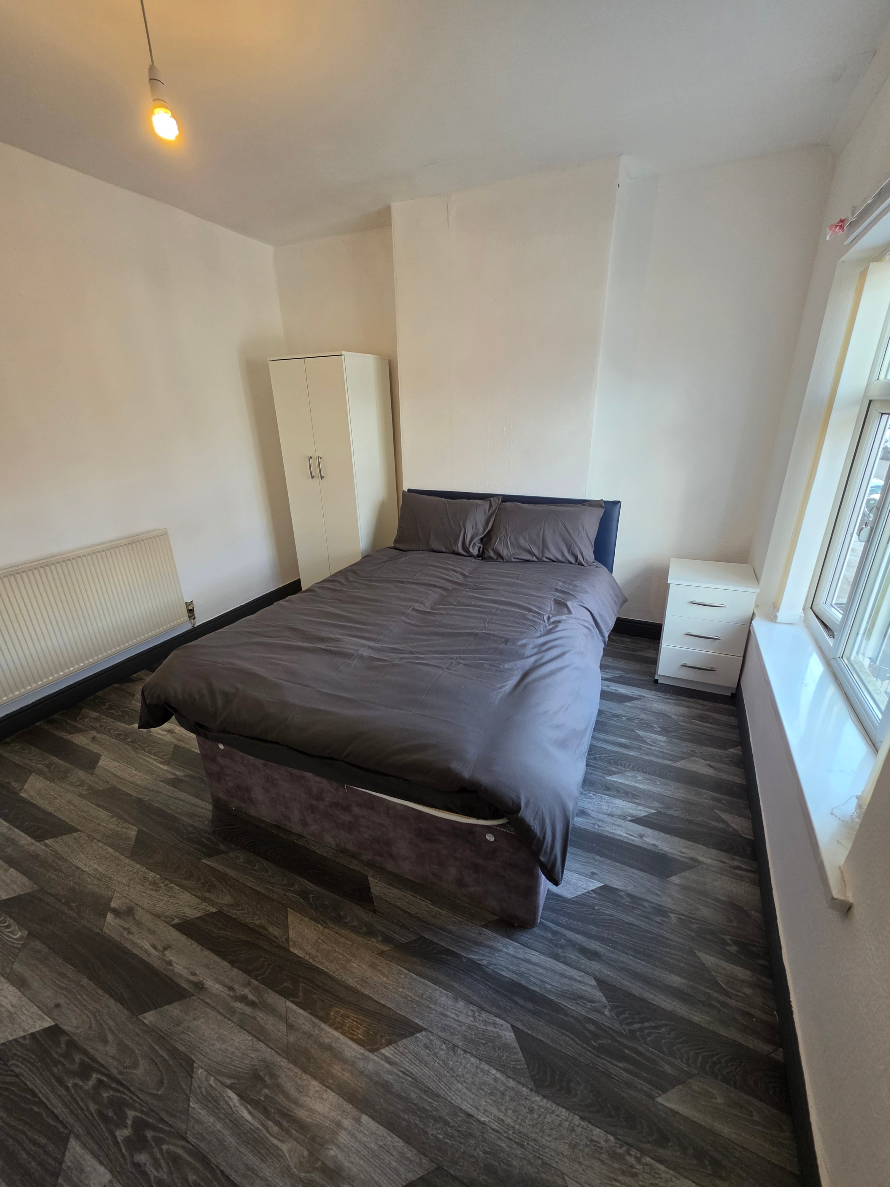 Room 5 picture 1